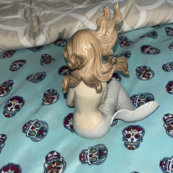 Lladro "Mirage" Mermaid
Holding Pearl Shell Figurine - Picture 3 of 3